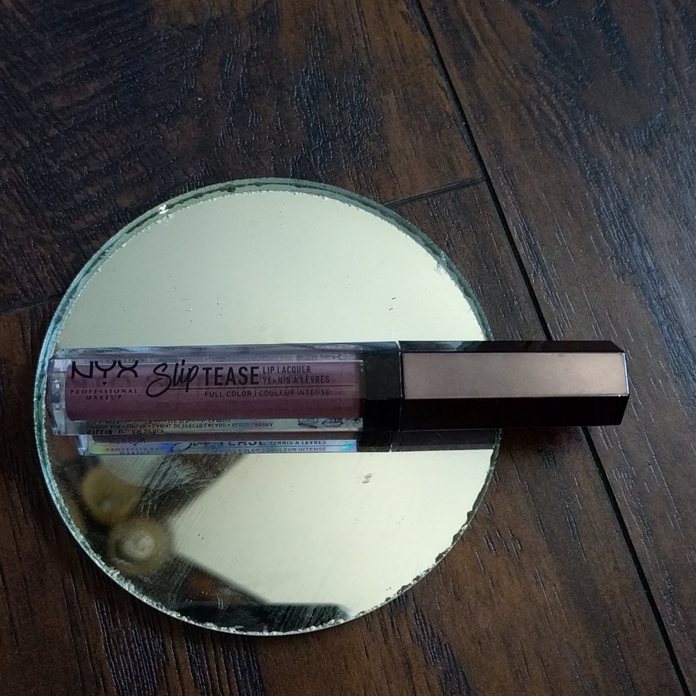 Nyx slip-tease